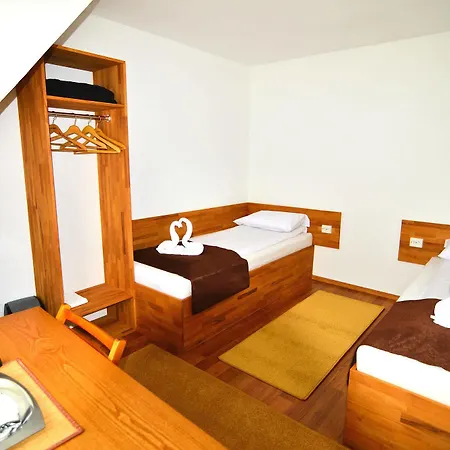 Rote Rosen בית הארחה סייסן